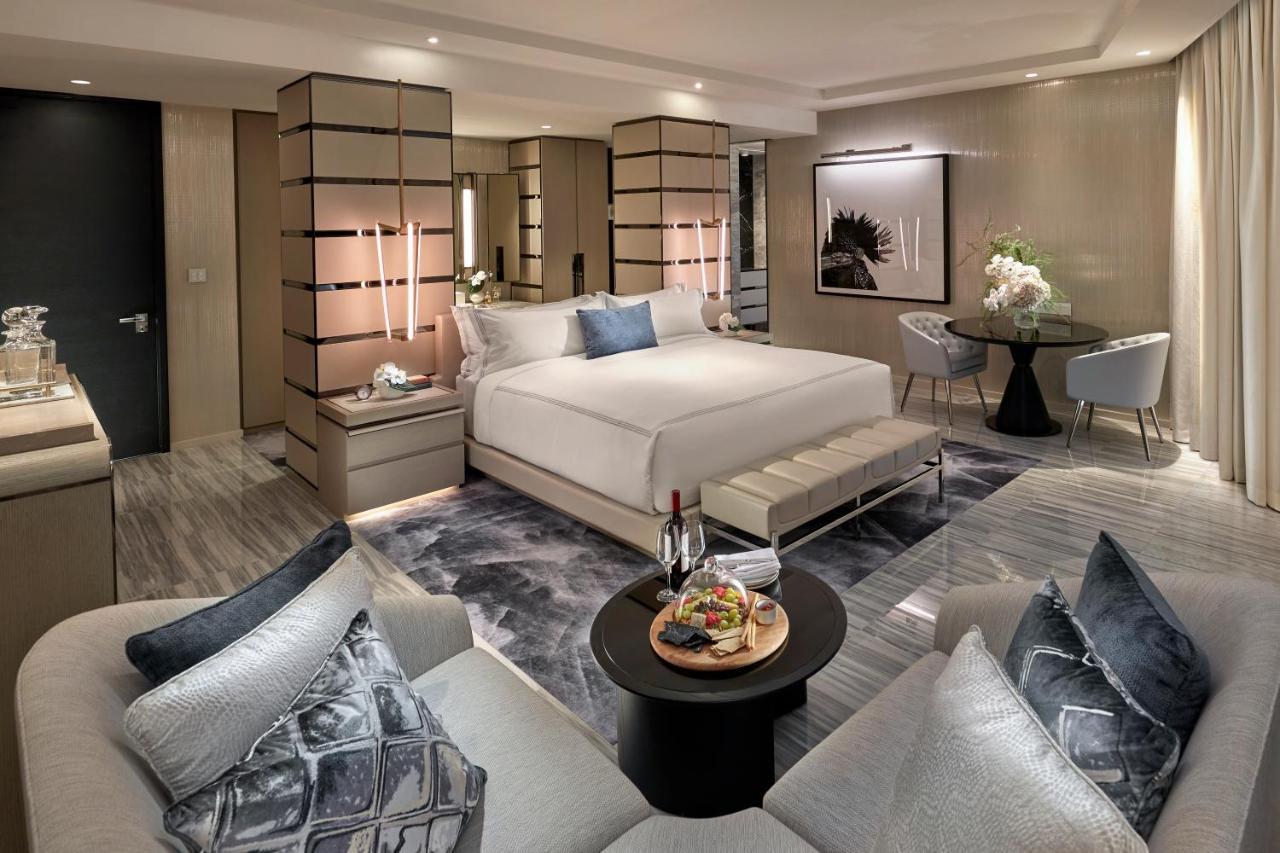 Crown Towers Sydney Hotel Kültér fotó A suite at The Ritz-Carlton, Hong Kong