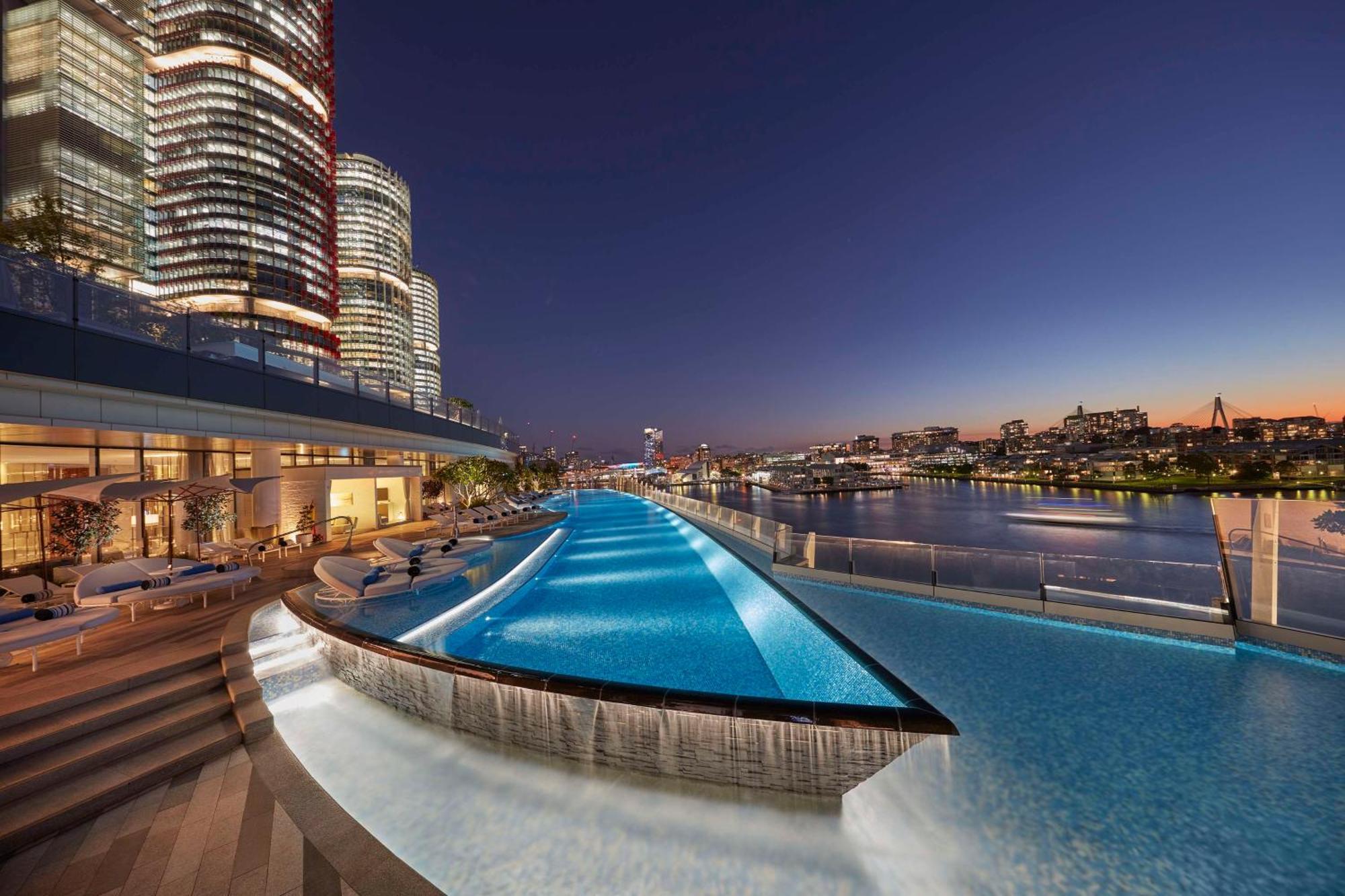 Crown Towers Sydney Hotel Kültér fotó Infinity Pool at The Star Gold Coast